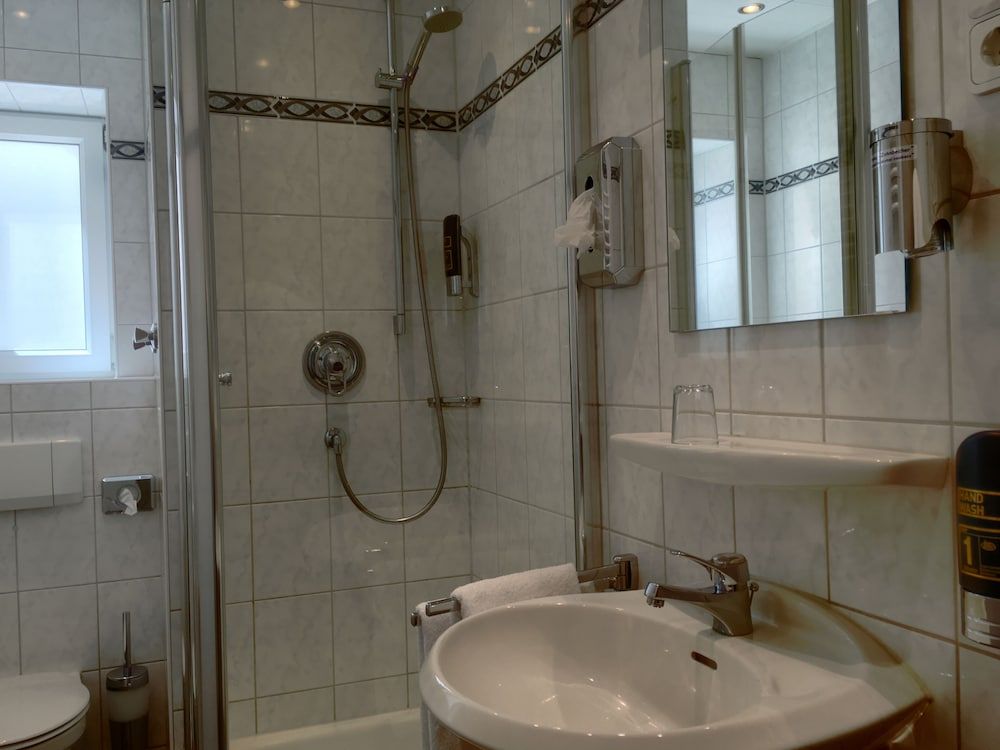 Hotel West an der Bockenheimer Warte Standard Double or Twin Room 12