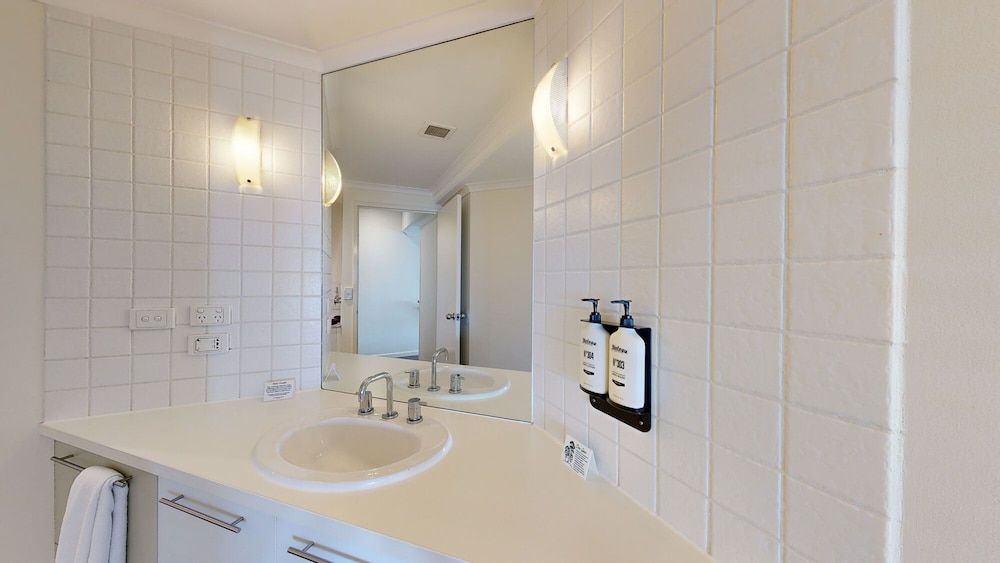 Cumberland Lorne Resort Rennie Ellis Deluxe 2 Bedroom Ocean Apartment 7