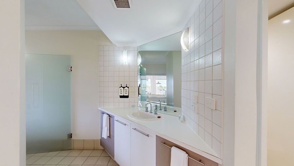 Cumberland Lorne Resort Rennie Ellis Deluxe 2 Bedroom Ocean Apartment 6