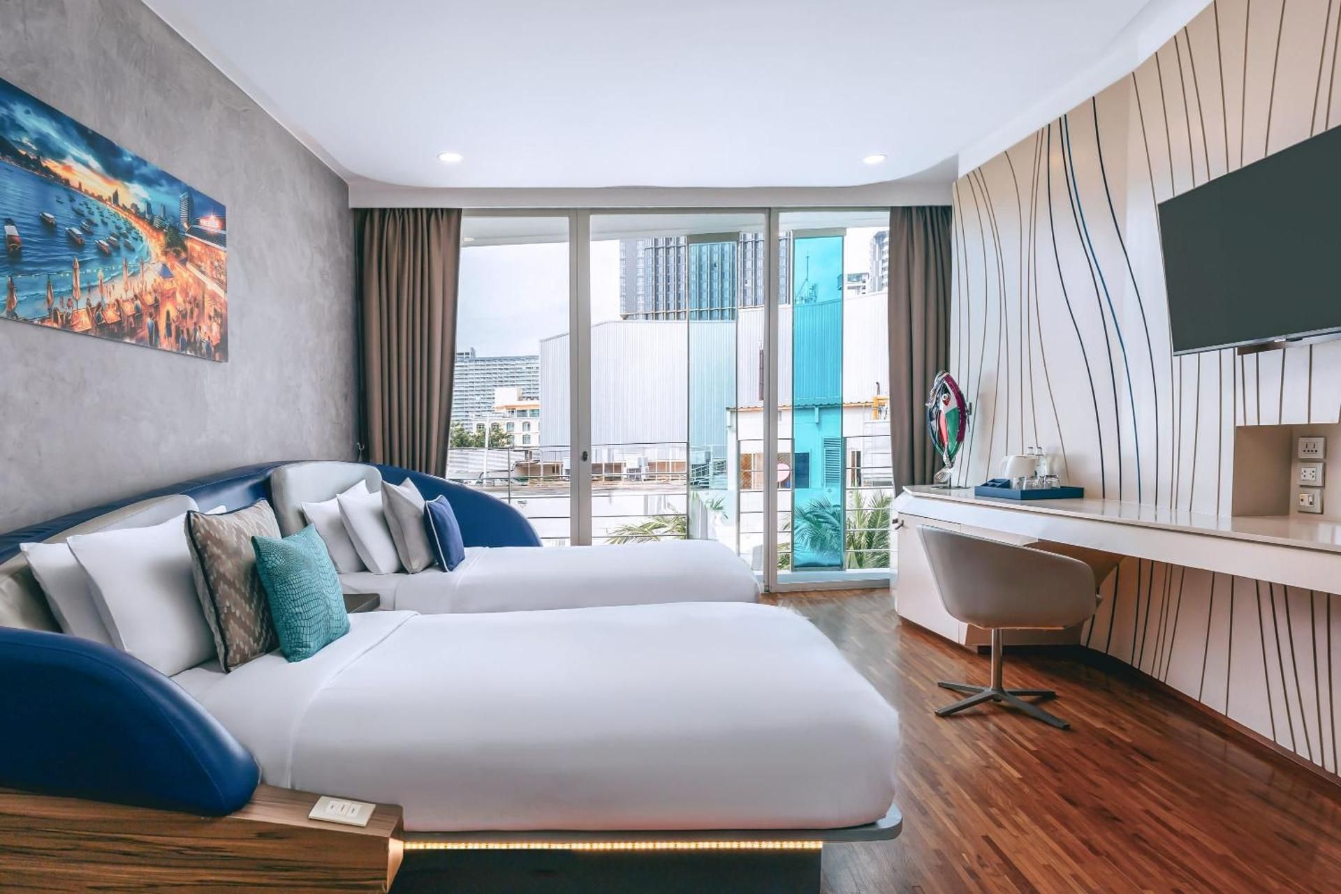 Hotel Baraquda Pattaya By Heeton Deluxe Twin With Balcony 2