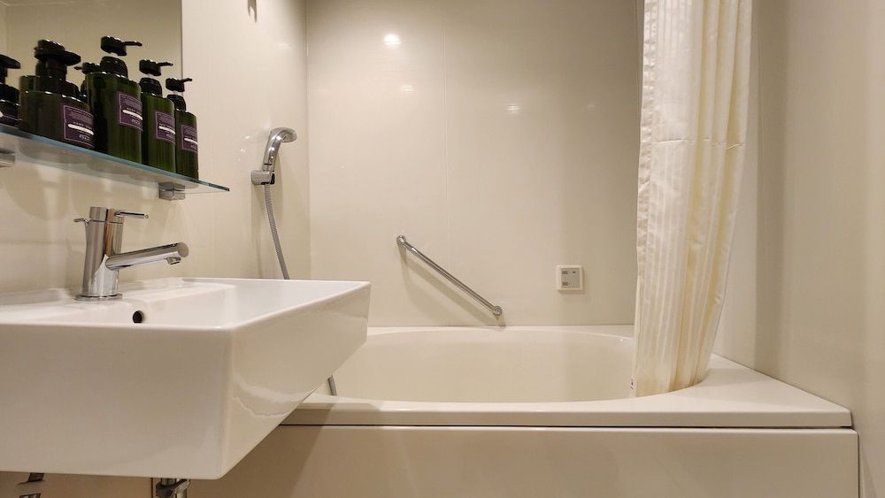 Shin-Osaka Station Hotel Superior Double, Non Smoking 5