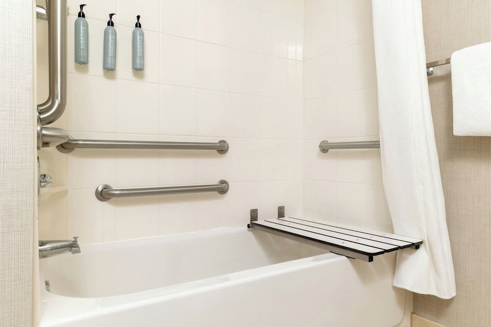 Suite, 1 King Bed with Sofa bed (Mobility/Hearing Accessible, Tub)
