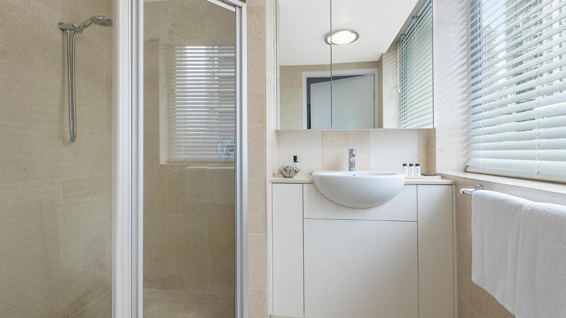 Oaks Brisbane Casino Tower Suites 1 Bedroom River View 2