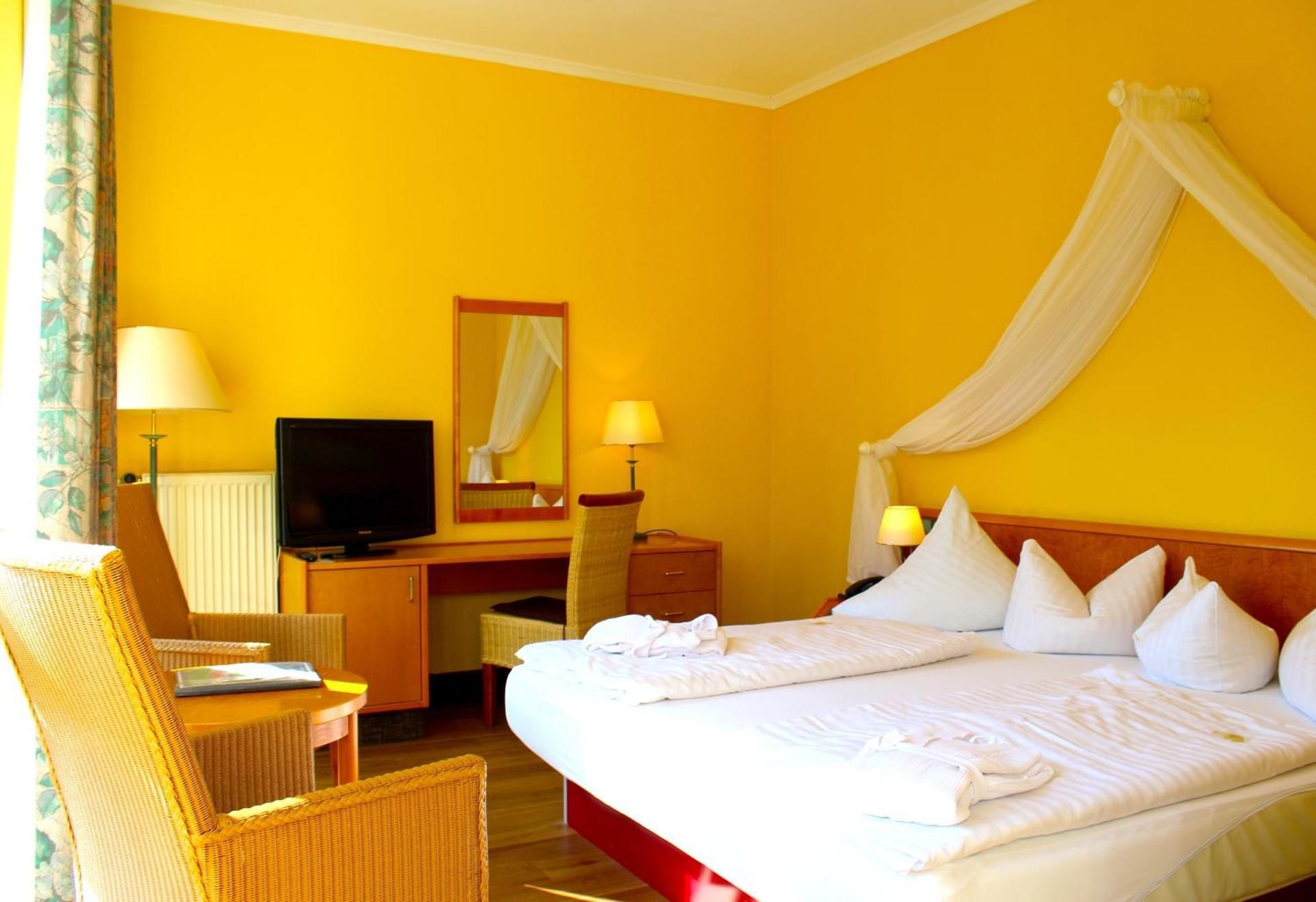 Deluxe Double Room with Lake View