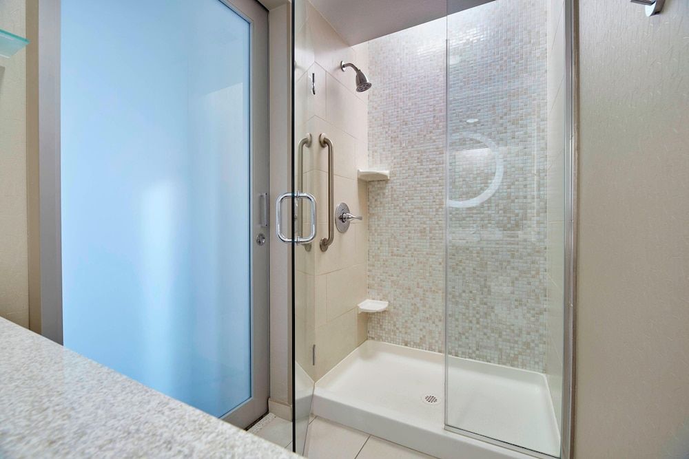 SpringHill Suites by Marriott Las Vegas Convention Center Suite, 1 King Bed (Hearing Accessible) 3