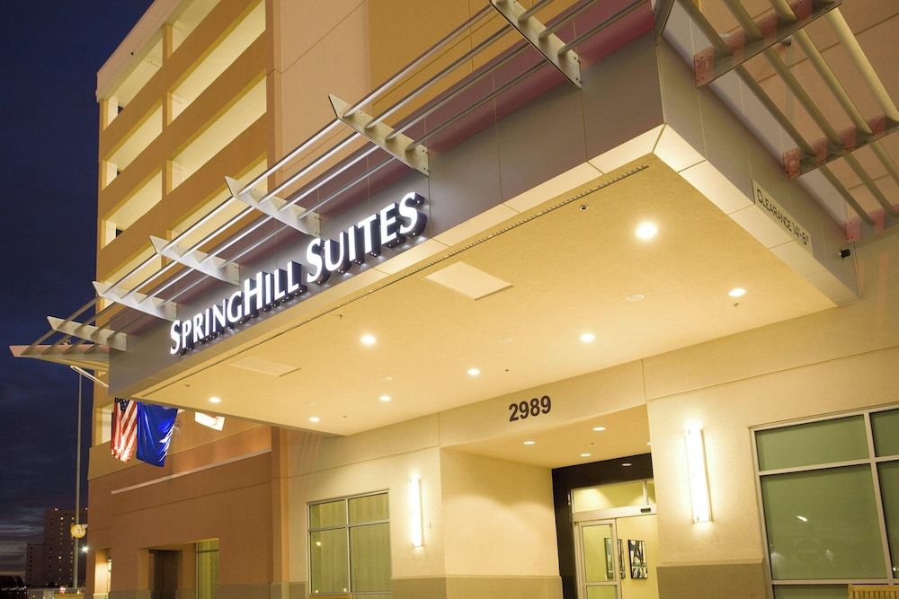 undefined SpringHill Suites by Marriott Las Vegas Convention Center 3