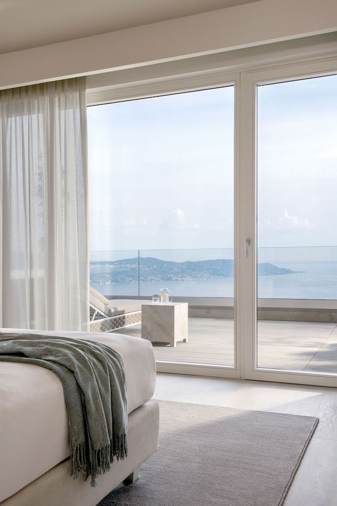 Luxury Suite, Lake View