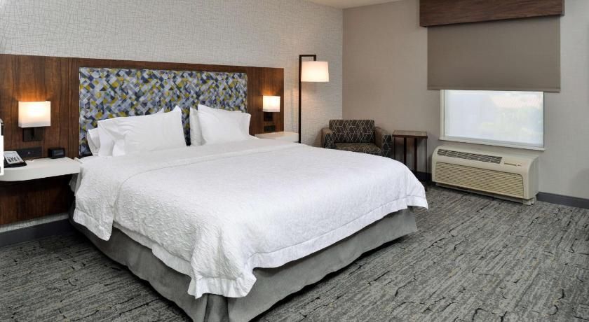 undefined Hampton Inn & Suites Las Vegas Airport 6