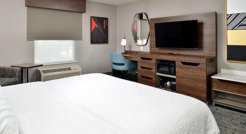 undefined Hampton Inn & Suites Las Vegas Airport 4
