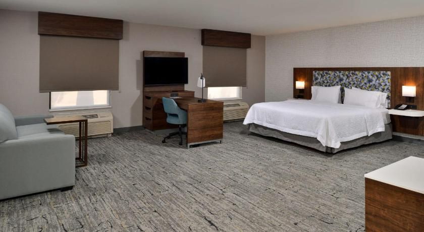 undefined Hampton Inn & Suites Las Vegas Airport 8