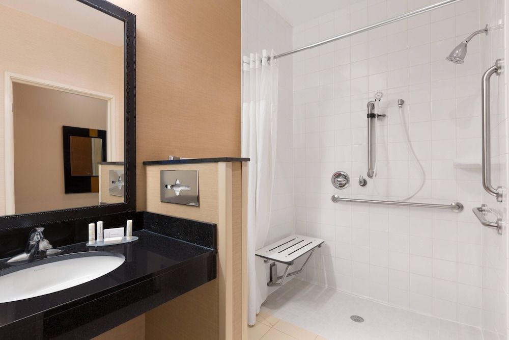 Room, 1 King Bed (Mobility/Hearing Access, Roll-In Shwr)