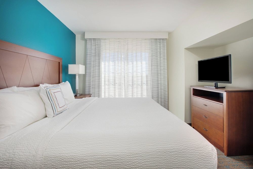 Suite, 1 King Bed with Sofa bed, Non Smoking