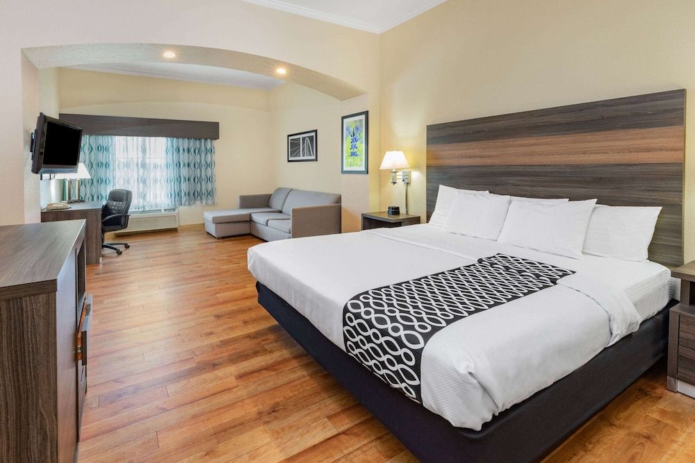 Room, 1 King Bed, Accessible, Non Smoking (Mobility,Hearing,Tub w/Grab Bars)