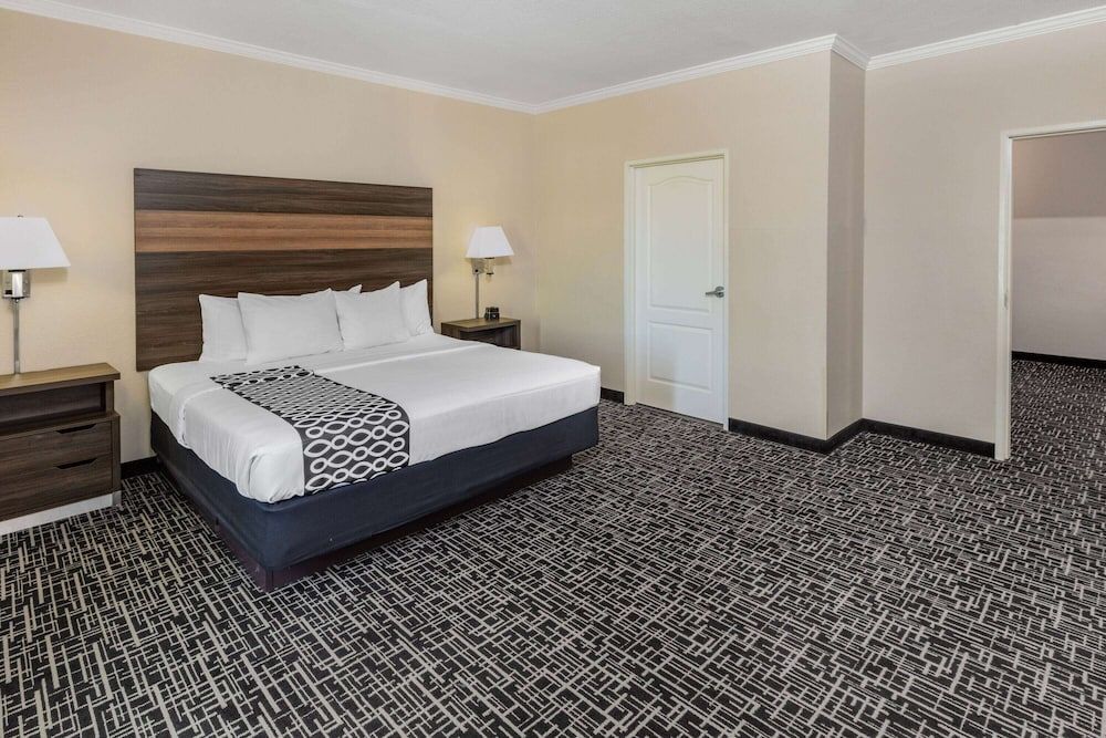 Deluxe Suite, 1 King Bed, Non Smoking (Deluxe Family Suite)