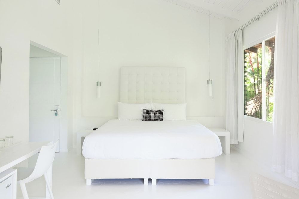 Deluxe Room King Bed