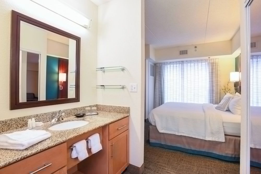 Residence Inn by Marriott Cincinnati North/West Chester Studio, 1 King Bed with Sofa bed (Mobility/Hearing Access, Roll-in Shwr)