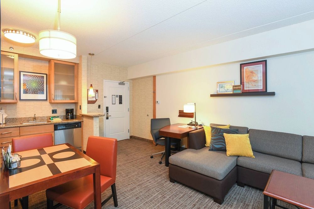 Residence Inn by Marriott Cincinnati North/West Chester Studio, 1 King Bed with Sofa bed (Mobility/Hearing Access, Roll-in Shwr) 4