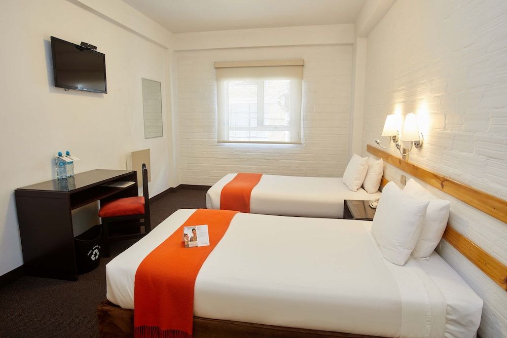 Traditional Room (2 Twin Beds)