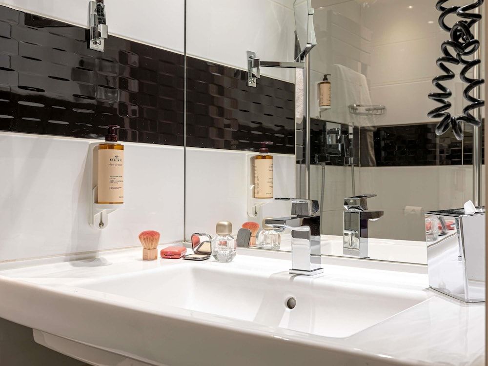 Mercure Paris Place d'Italie Classic Double Room, 1 Double Bed 9