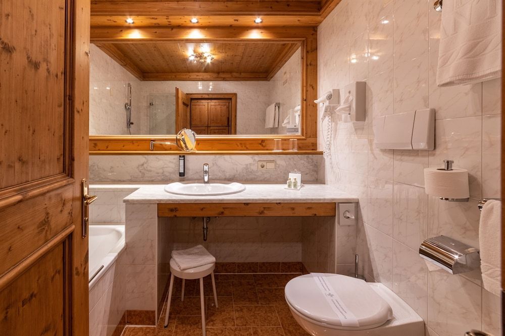 Romantik Hotel Santer Camera Superior or twin room (Landro) 7