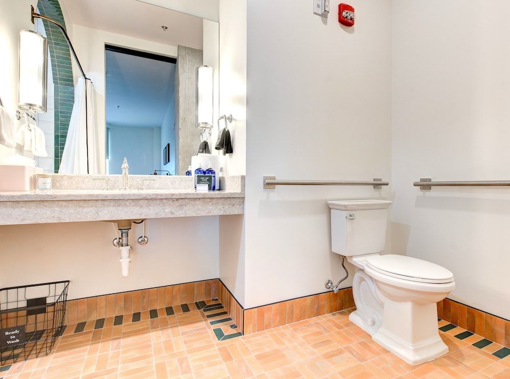 Deluxe Room, 2 Queen Beds, Accessible, Ground Floor (Elwood Premier Double Queen ADA Acces)