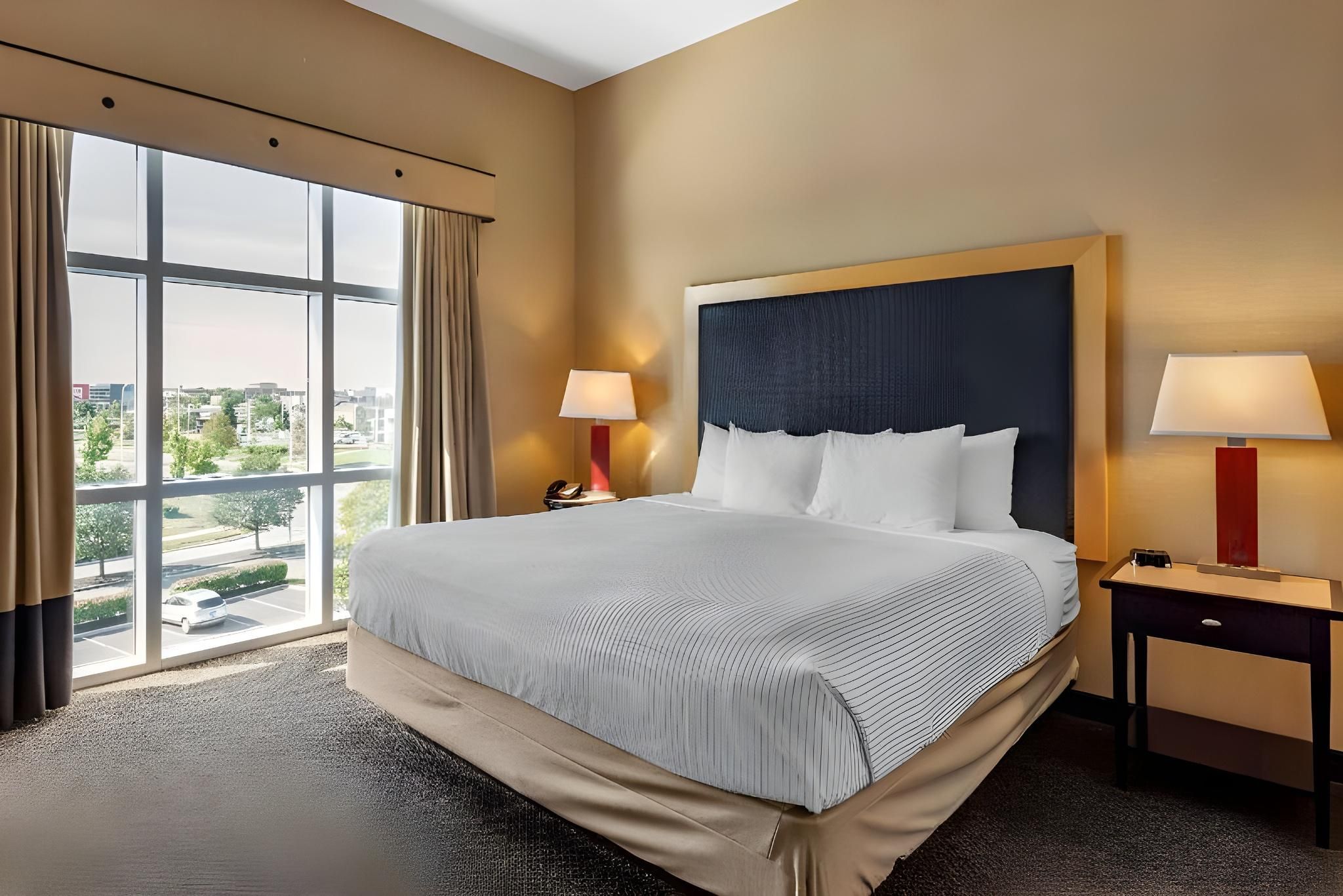 2 King Beds, Suite, Nonsmoking, Upgrade