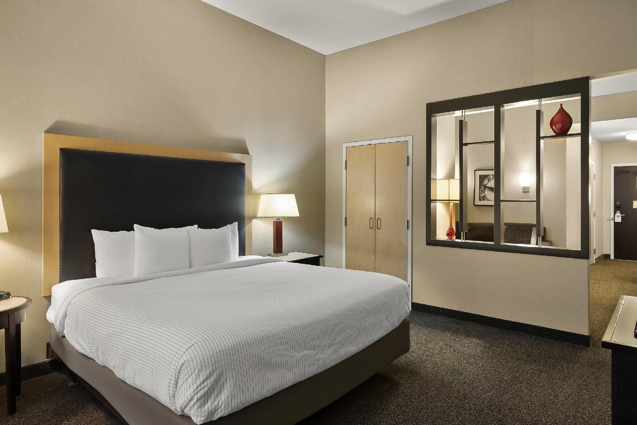 undefined Cambria Hotel Columbus - Polaris 7