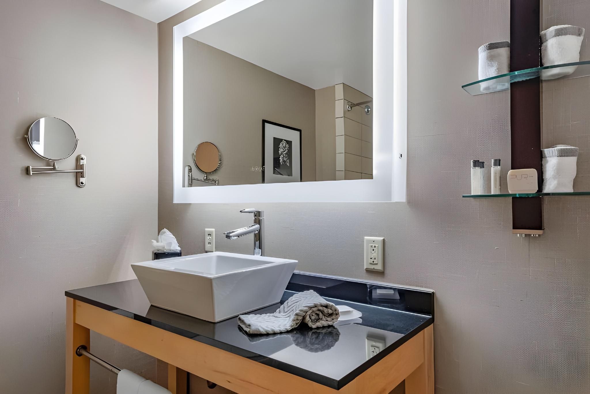 2 King Beds, Suite, Nonsmoking, Upgrade