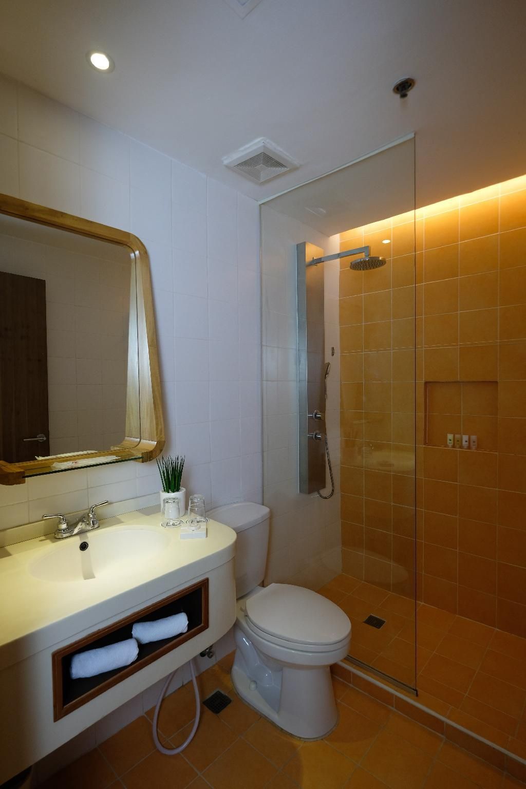Be Resorts Mactan Be Chic Double Room 3