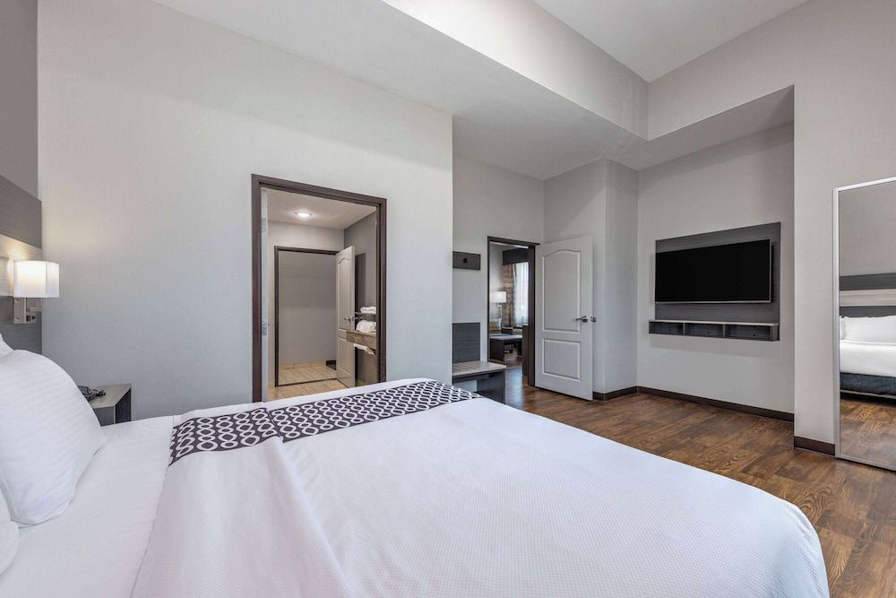 Family Suite, 1 King Bed, Accessible, Non Smoking