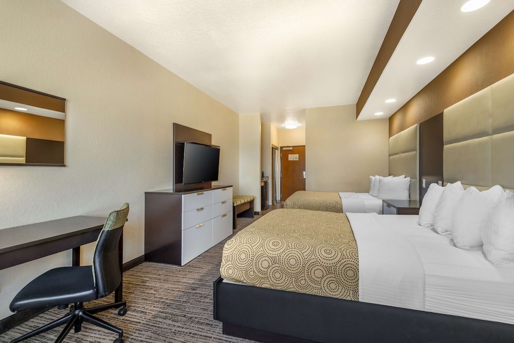 Standard Room, 2 Queen Beds, Accessible, Bathtub