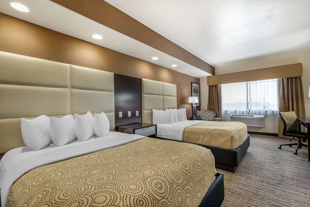 Standard Room, 2 Queen Beds, Accessible, Bathtub