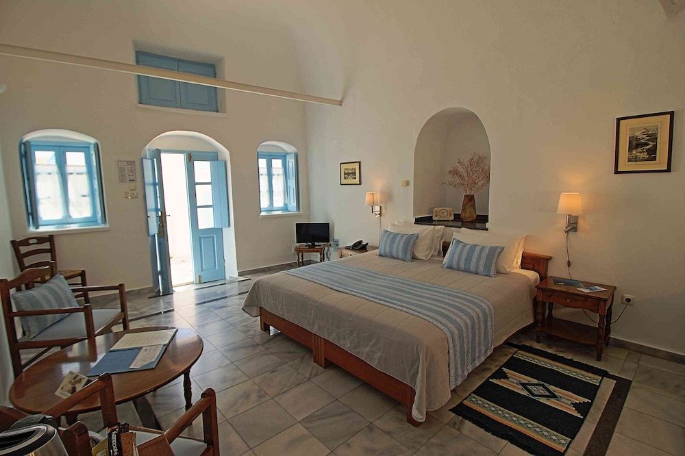 Aethrio Sunset Village - Oia Superior Triple Room 3