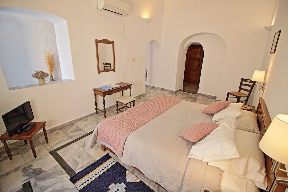 Aethrio Sunset Village - Oia Superior Triple Room 2