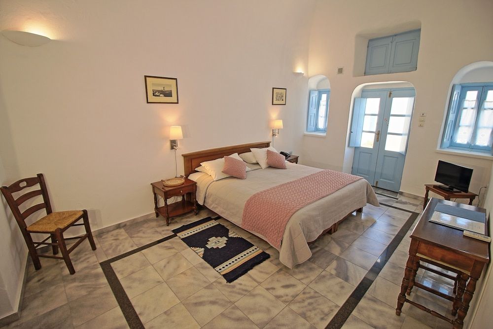 Aethrio Sunset Village - Oia Superior Triple Room