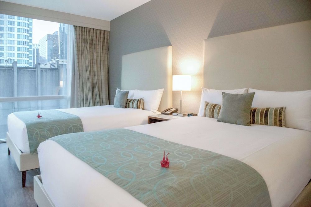 Coast Coal Harbour Vancouver Hotel by APA Comfort Two Double Room 4