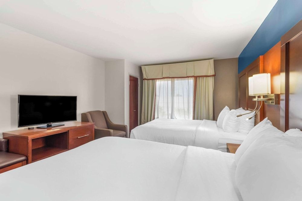 Comfort Suites Atlanta Airport Suite, 2 Queen Beds, Non Smoking 3