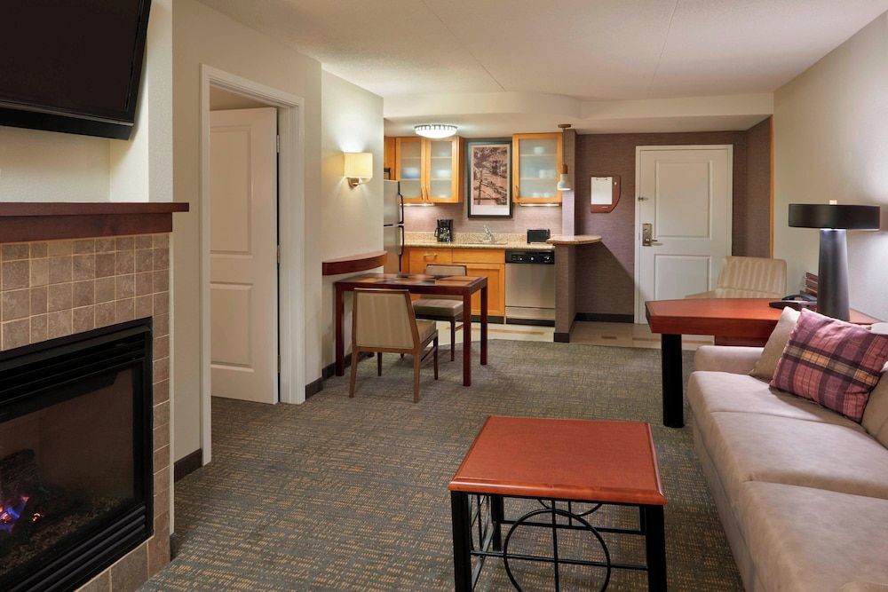 Residence Inn by Marriott Gravenhurst Muskoka Wharf Suite, 1 Bedroom, Balcony, Lake View (Balcony) 4