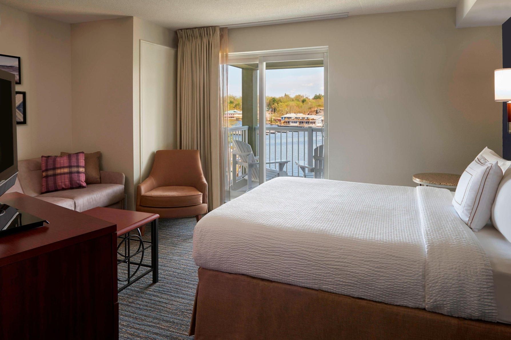 Residence Inn by Marriott Gravenhurst Muskoka Wharf Studio, 1 King, Sofa bed, Lake view, Balcony