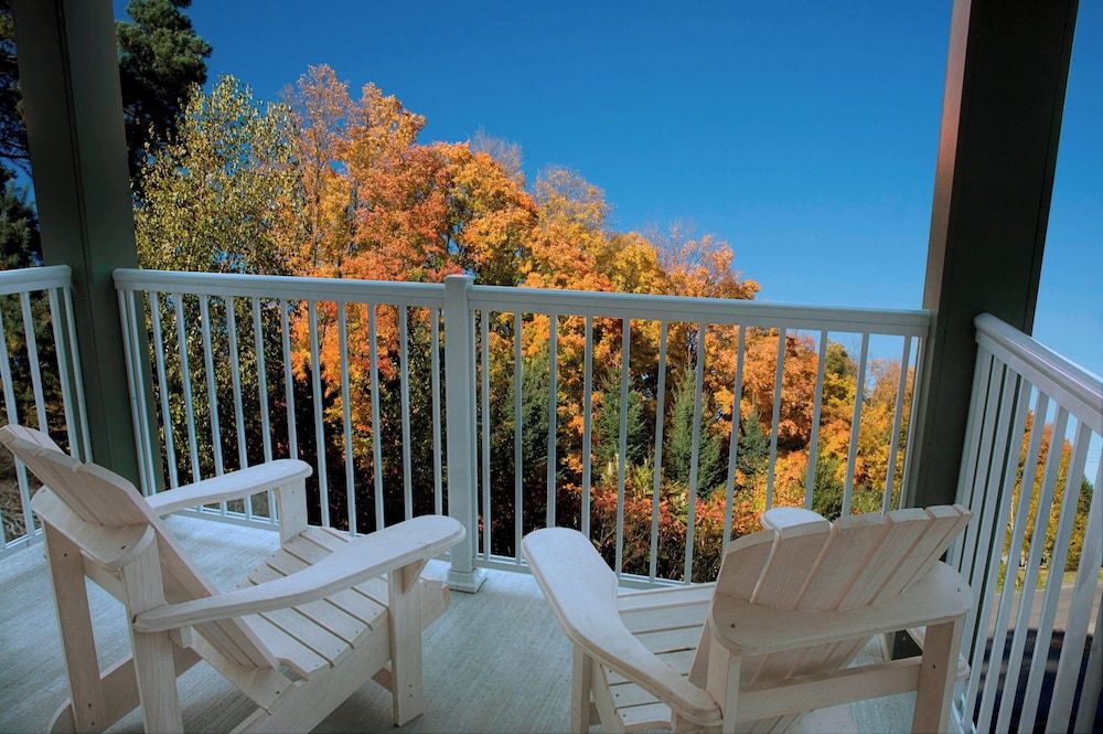 Residence Inn by Marriott Gravenhurst Muskoka Wharf Studio, 1 King Bed with Sofa bed, Balcony 2