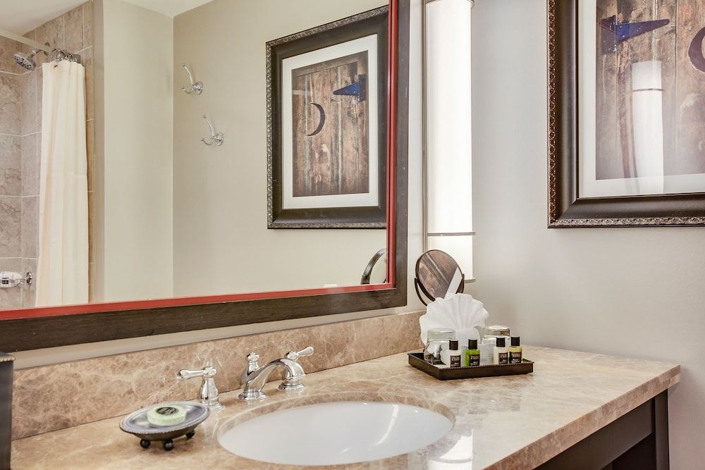 Overton Hotel and Conference Center Standard Room, 2 Queen Beds 13