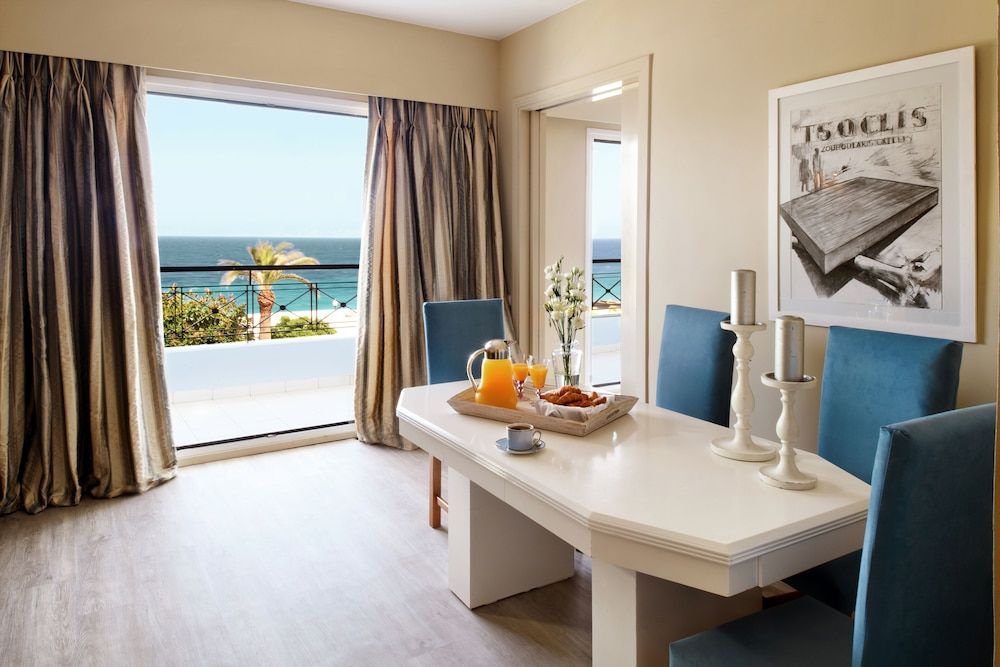 Suite, Sea View