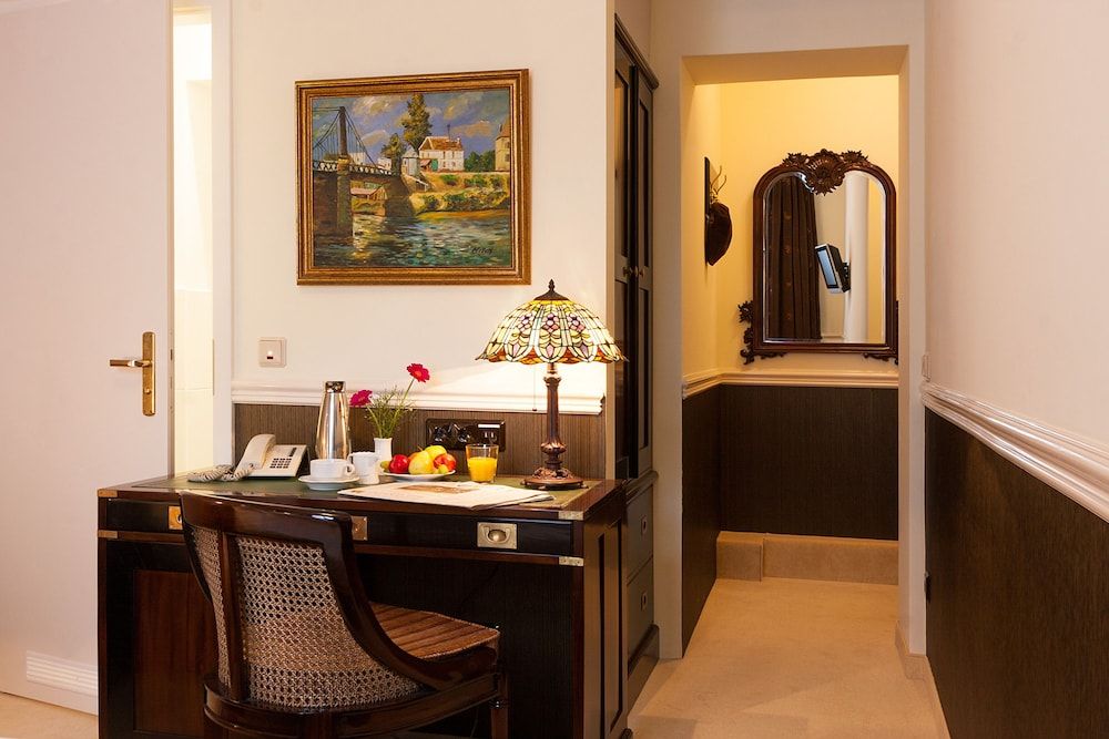 Myer's Hotel Berlin Comfort Room (Small) 9