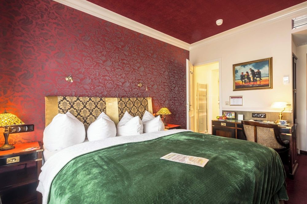 Myer's Hotel Berlin Comfort Room (Small) 4