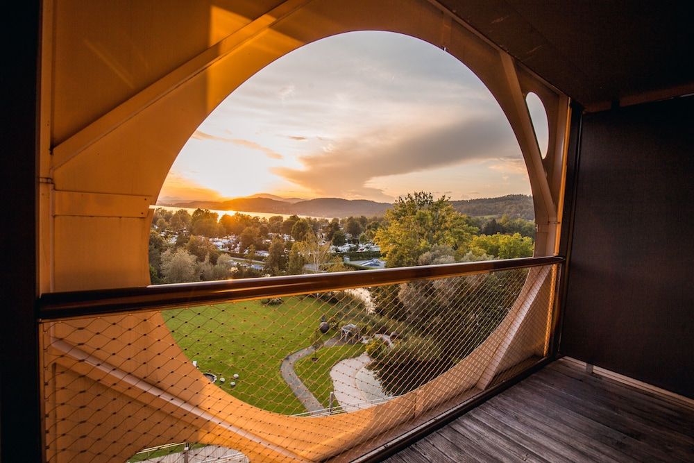 Seepark Wörthersee Resort Deluxe Room 2