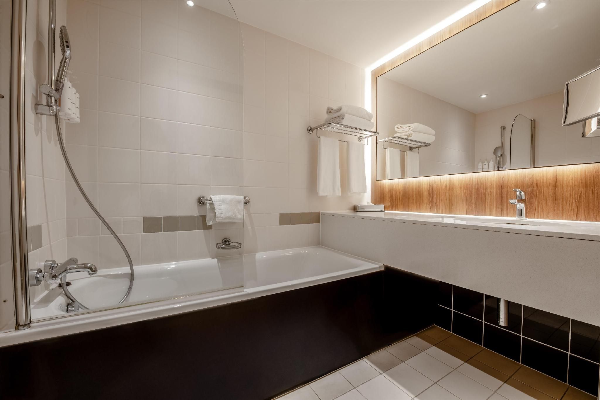 undefined Radisson Hotel Manchester City Centre, A Verified Net Zero Hotel 9