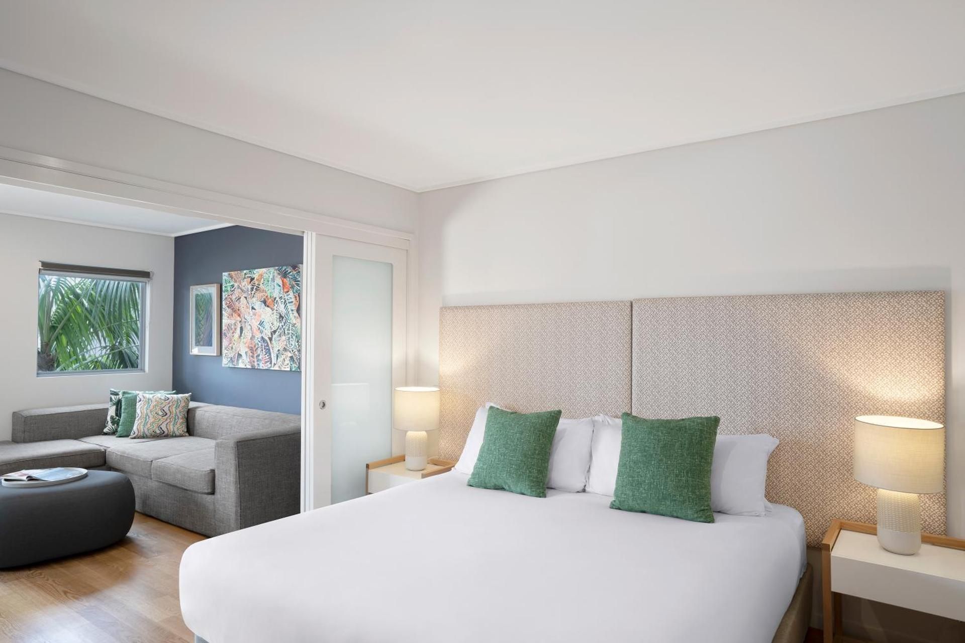 1 Bedroom Pool View Spa Suite