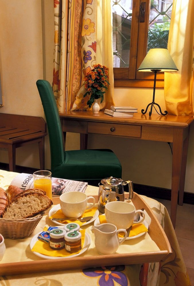 Room Service - Dining