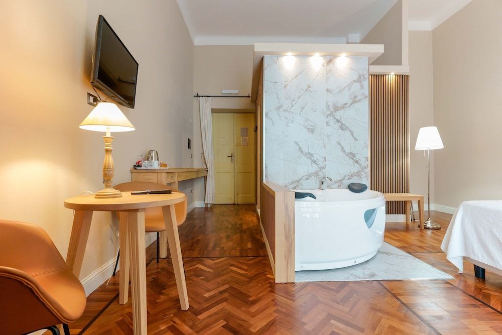 Hotel Palazzo Pischedda Deluxe Room with Private Spa 35