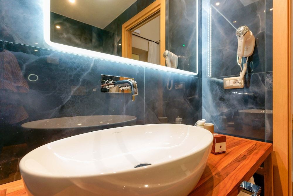 Hotel Palazzo Pischedda Deluxe Room with Private Spa 29